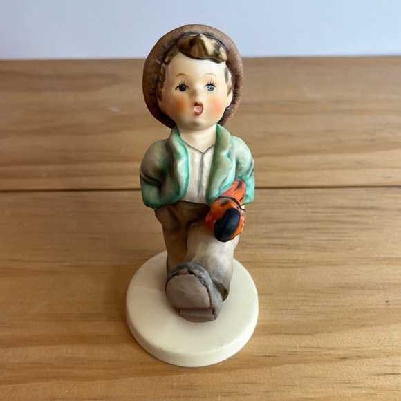 Hummel Other - VINTAGE HUMMEL HAPPY TRAVELER #109/0 FIGURINE 1979 TMK-6